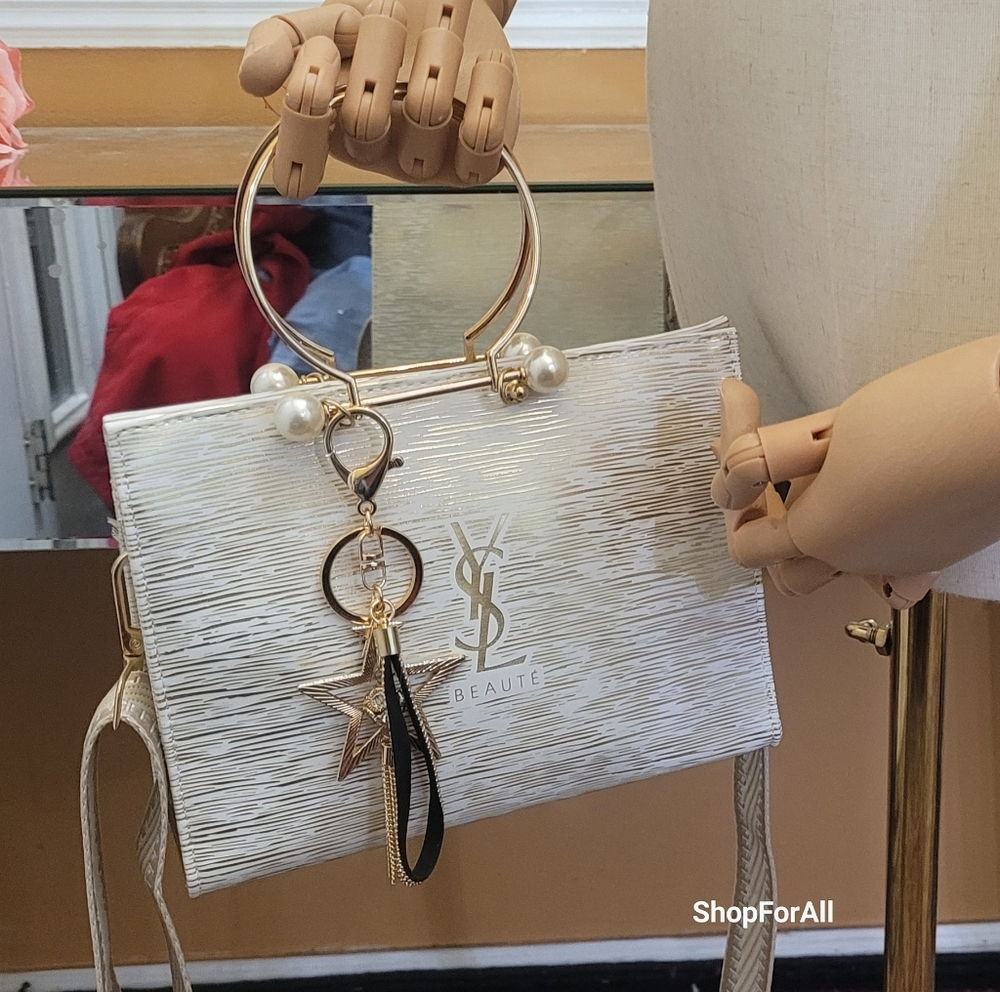 Yves Saint Laurent - Picture 16 of 16